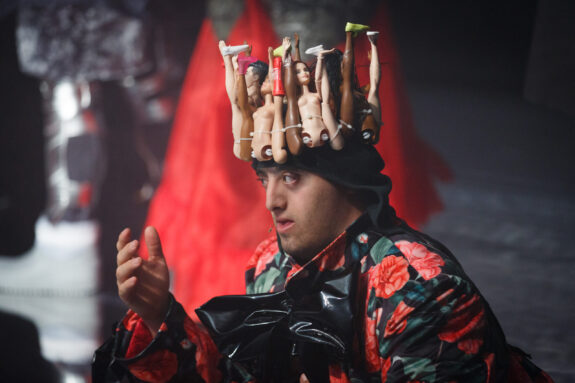 Schauspieler Noha Badir in der Generalprobe "Es war kein mal oder das Märchen von der Normalität"