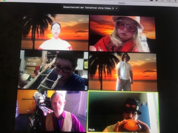 HORA Ensemble online via Zoom auf dem PC